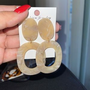 Zenzii earrings beige